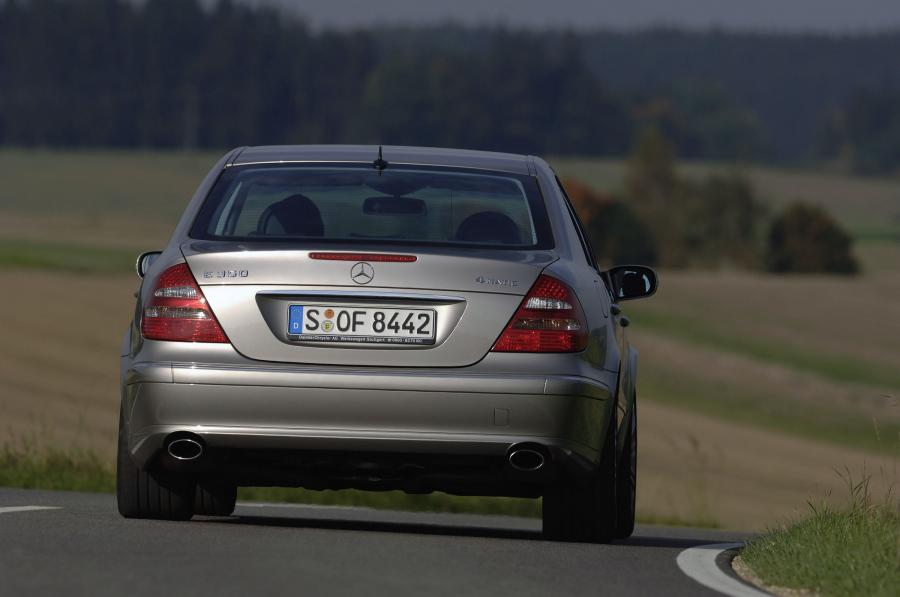  Mercedes-Benz E-Class 2002 года  (фото 23 из 448)